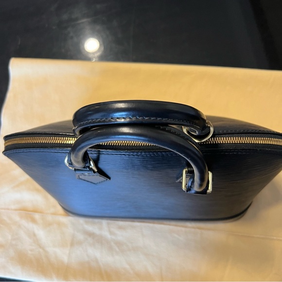 Louis Vuitton Vintage Epi Leather Alma PM Satchel - Picture 7 of 12
